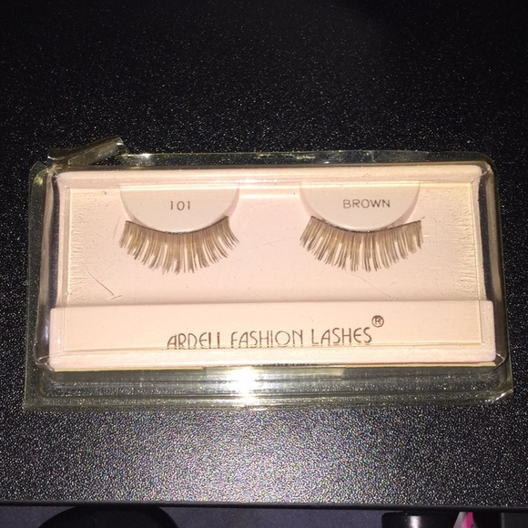 False eyelashes - Picture 1 of 2